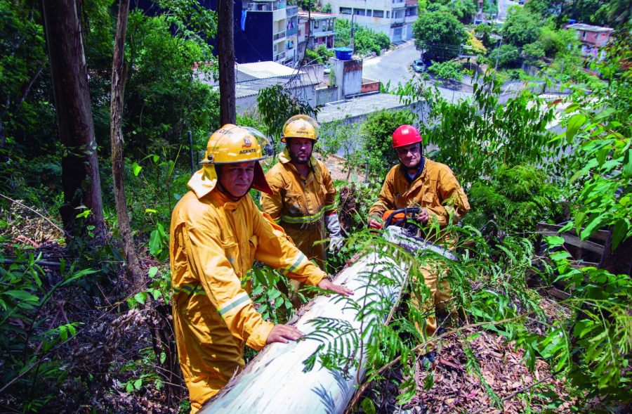 Defesa Civil de Santana de Parnaíba Reforça Ações Preventivas contra Fortes Chuvas