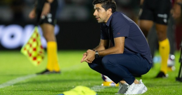 Palmeiras joga sem vontade e perde para o Botafogo-SP mesmo com um a mais