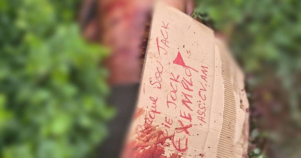 Corpo é encontrado com mensagem atribuída ao CV: fica de exemplo